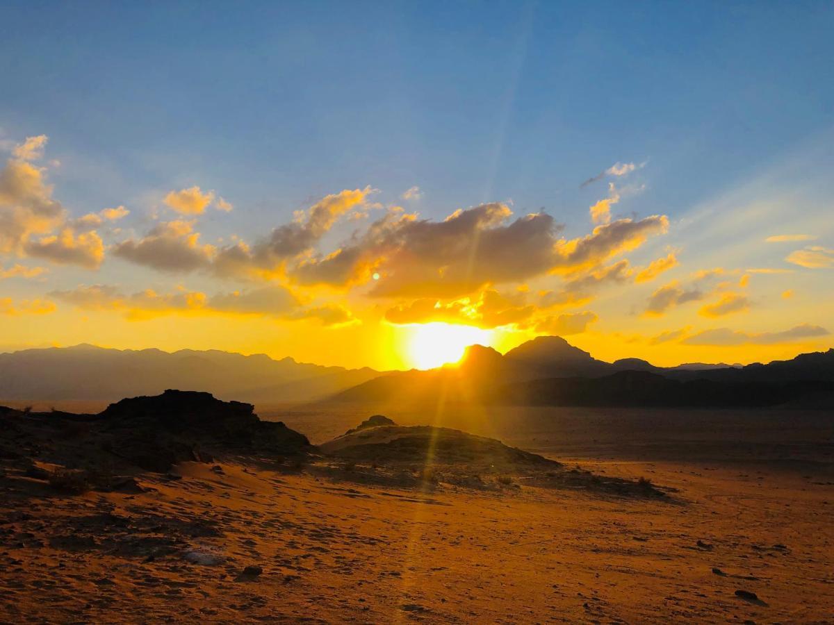 Wadi Rum Cave Camp &Jeep Tour エクステリア 写真